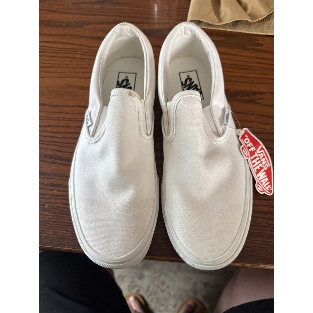 804-Vans Classic True White Women’s Slip on Sneakers Size 10 NWT